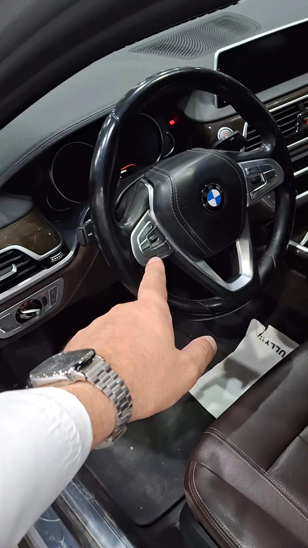 Car video thumbnail 1 of 9