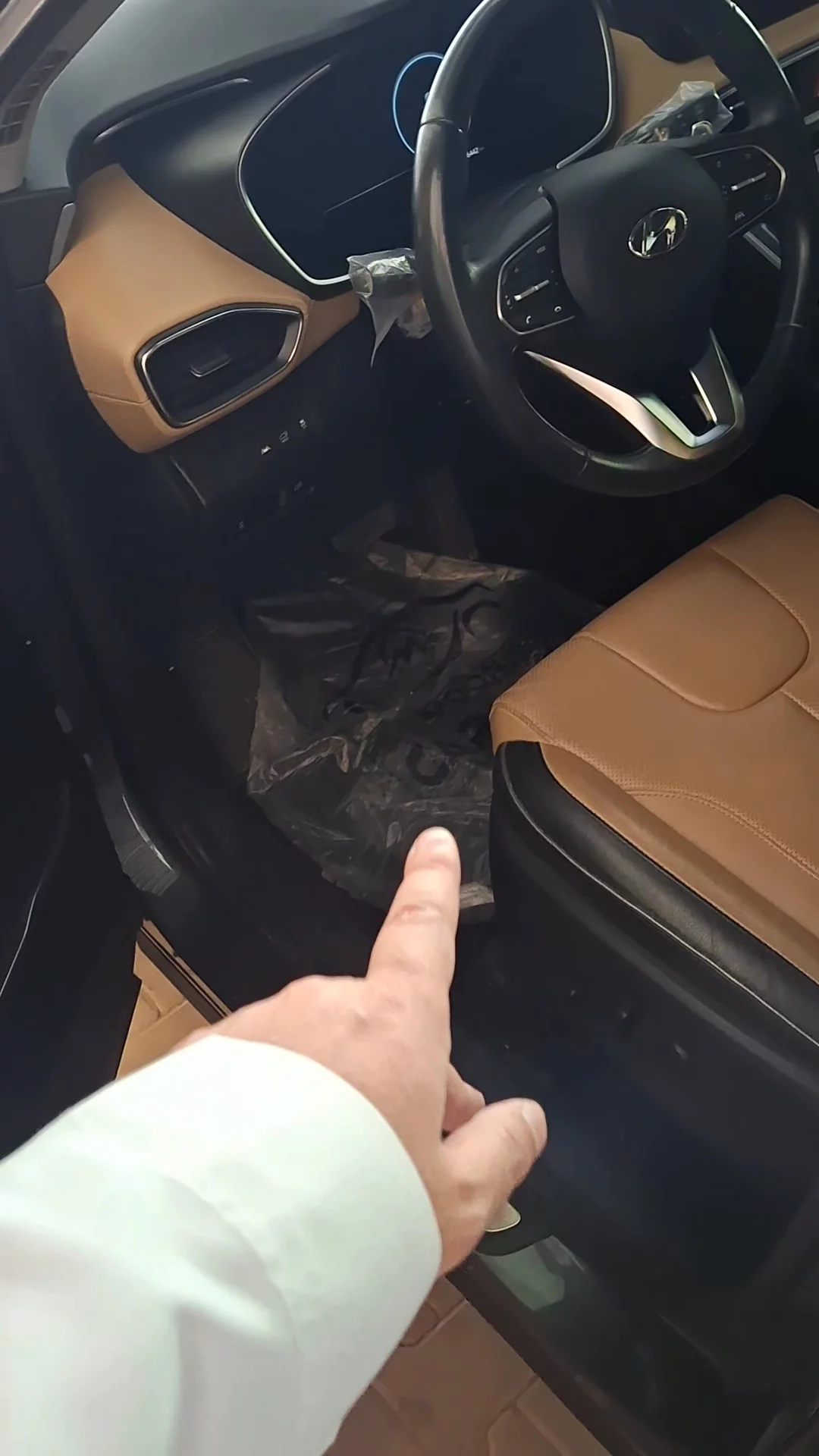 Car video thumbnail 1 of 9