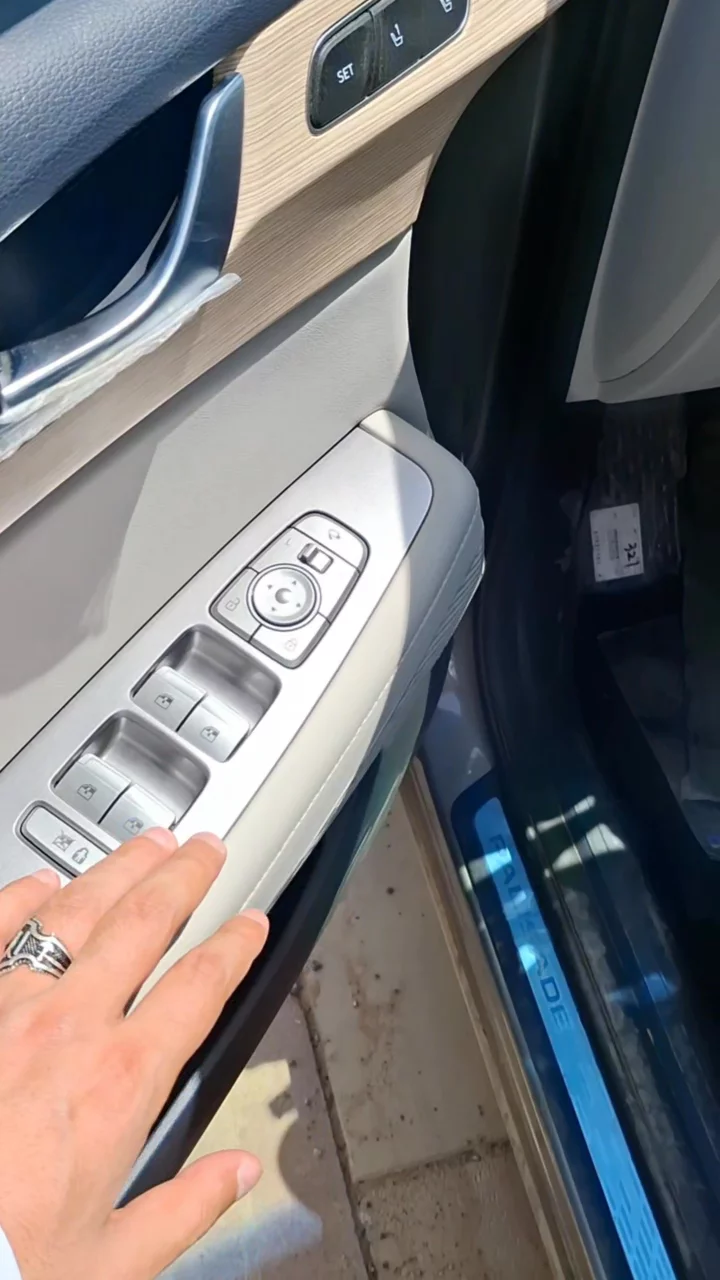 Car video thumbnail 1 of 10